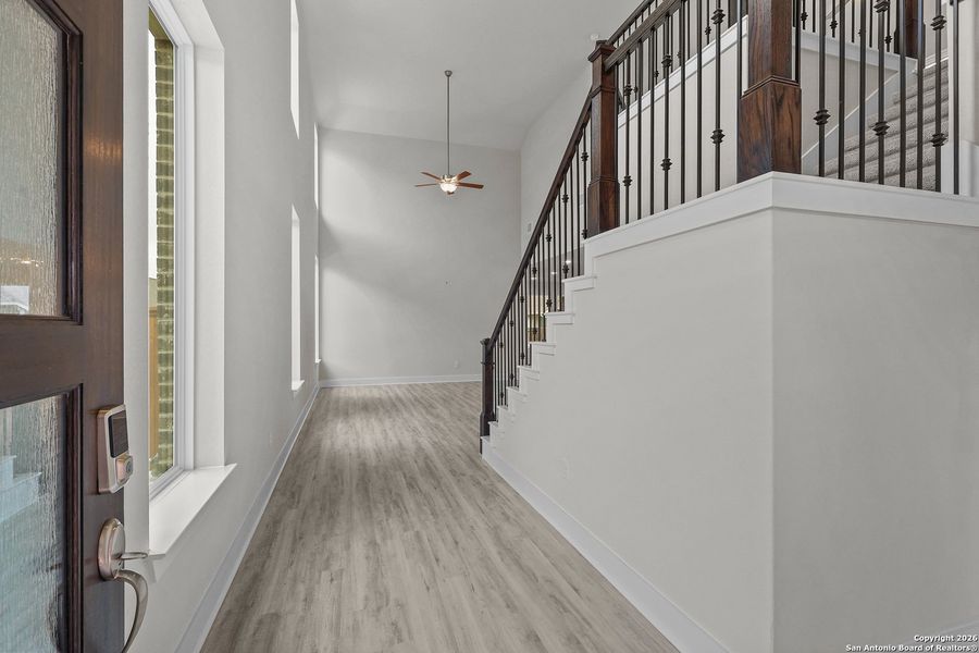 Spacious, unfurnished interior of a new home in Veramendi, New Braunfels (Image 17).