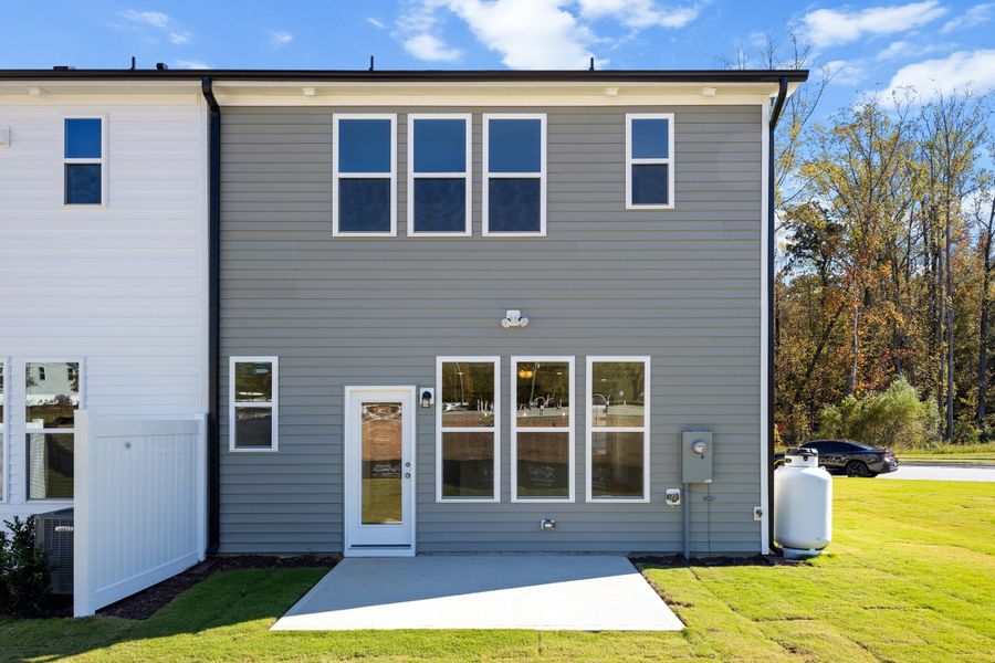 Representative exterior details of a home built from the The Hemlock by RobuckHomes in Kennebec Crossing, Angier (Image 61).