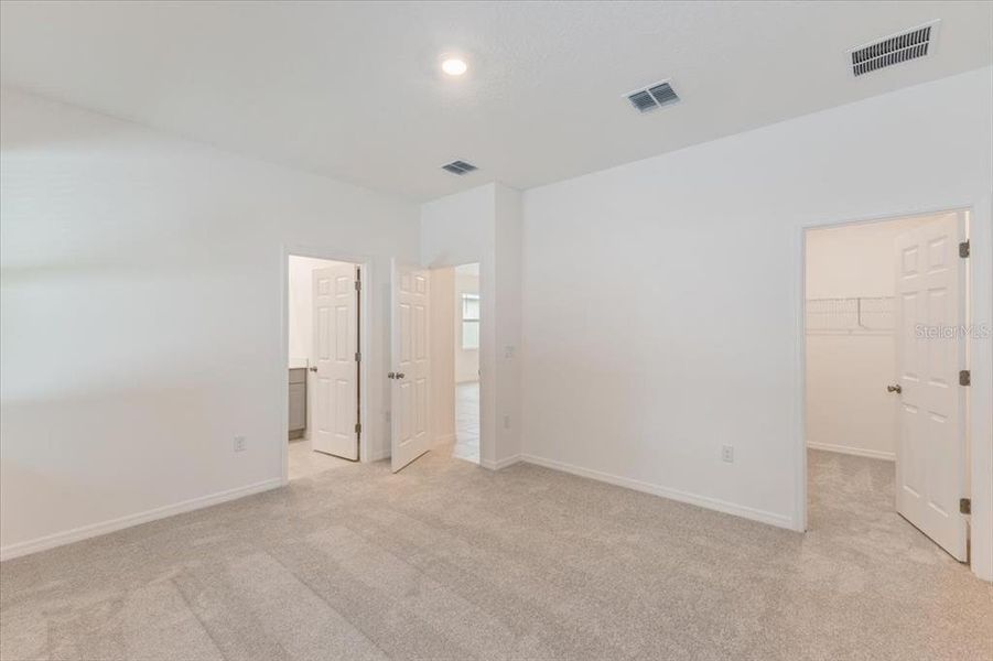 Spacious, unfurnished interior of a new home in Liberty Station, Orange City (Image 7).