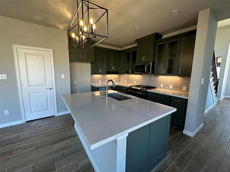 Furnished interior view inside a new home in Sienna, Missouri City (Image 4).