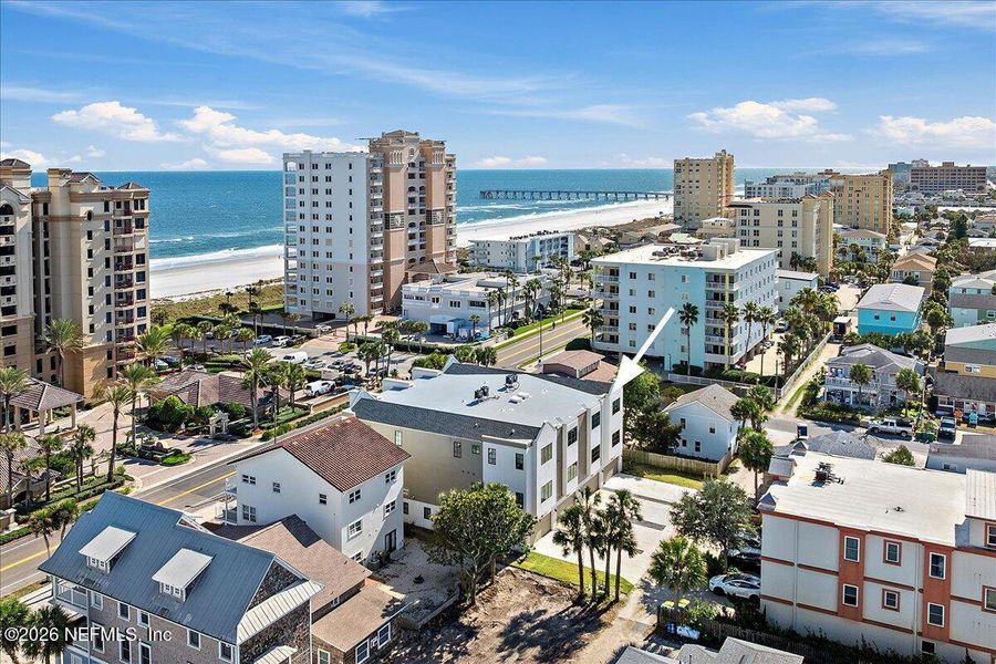 Condo located in Jacksonville Beach, FL showcasing its design and architecture (Image 6).
