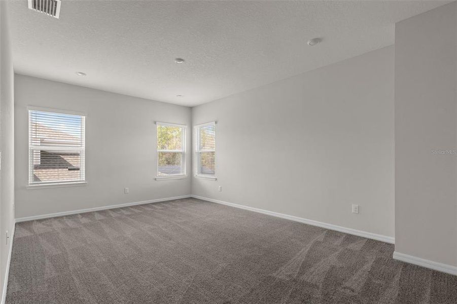 Spacious, unfurnished interior of a new home in River Landing, Wesley Chapel (Image 23).