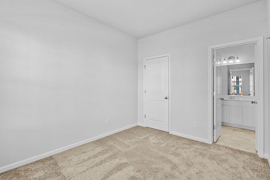 Spacious, unfurnished interior of a new home in Hanes Lake, Winston-Salem (Image 27).