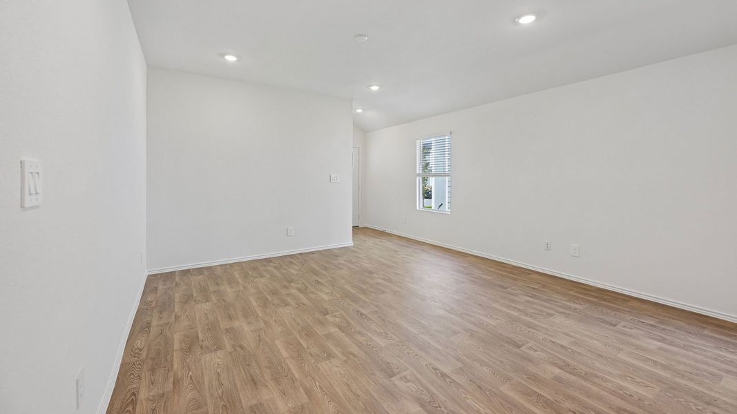 Spacious, unfurnished interior of a new home in Valverde, Bastrop (Image 16).