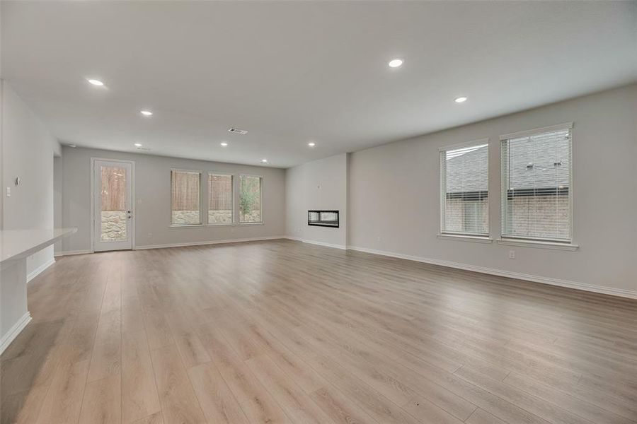 Spacious, unfurnished interior of a new home in Villages of Hurricane Creek, Anna (Image 23).