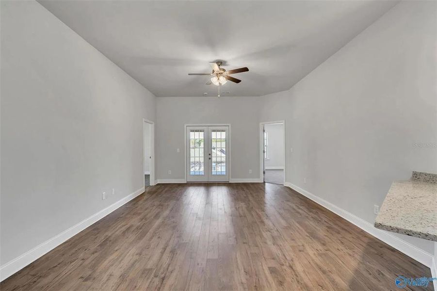 Spacious, unfurnished interior of a new home in Kirkland Farms, Alachua (Image 10).