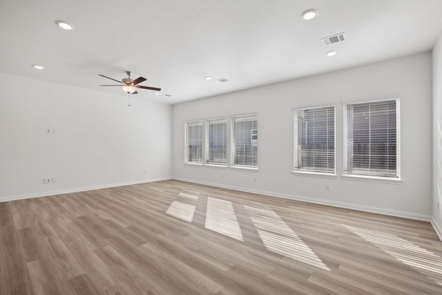 Spacious, unfurnished interior of a new home in Cool Water at Sonterra, Jarrell (Image 17).