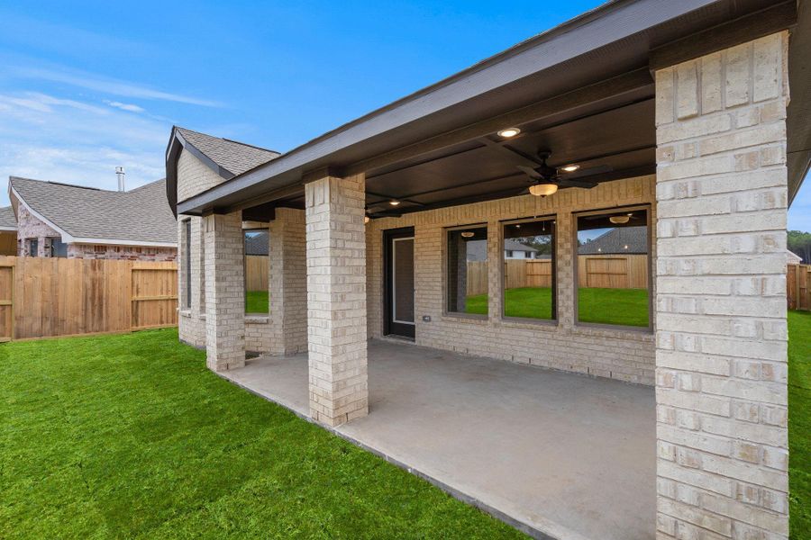 Exterior details and patio area of a home in The Highlands 45', Porter (Image 3).