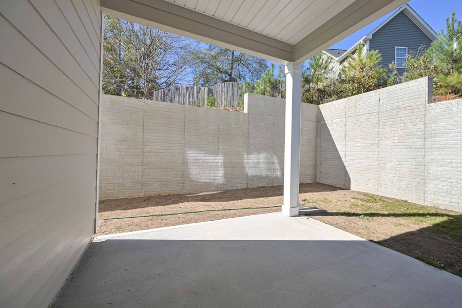 Exterior details and patio area of a home in Lake Shore, Temple (Image 4).