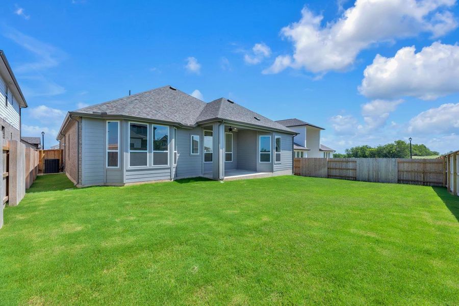 Exterior details and patio area of a home in Flora, Hutto (Image 4).