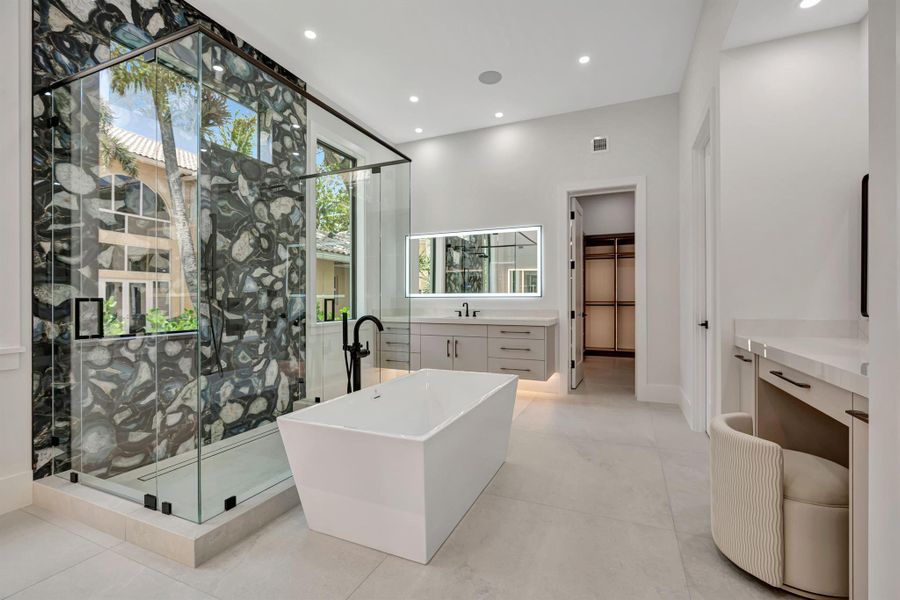 Spacious, unfurnished interior of a new home in , Lantana (Image 22).