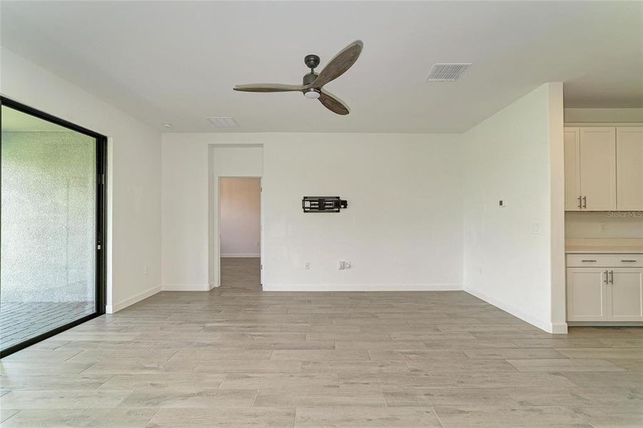 Spacious, unfurnished interior of a new home in , Bradenton (Image 54). Spacious, unfurnished interior of a new home in , Bradenton (Image 54).