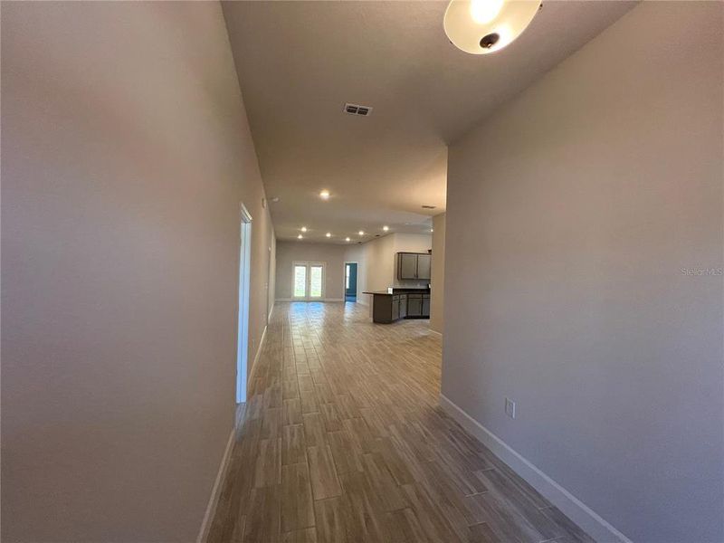 Spacious, unfurnished interior of a new home in , Dade City (Image 18).