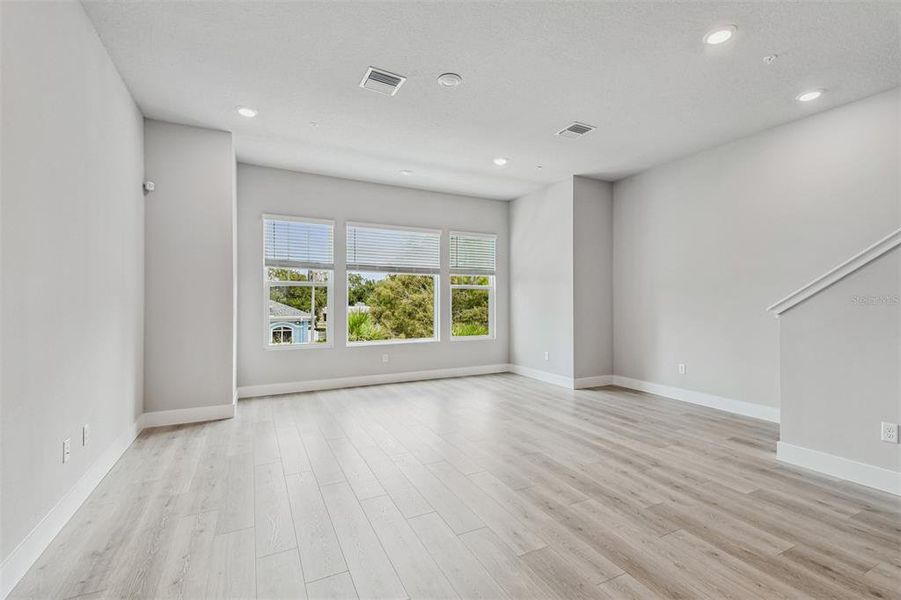 Spacious, unfurnished interior of a new home in Towns at Union, St. Petersburg (Image 20). Spacious, unfurnished interior of a new home in Towns at Union, St. Petersburg (Image 20).