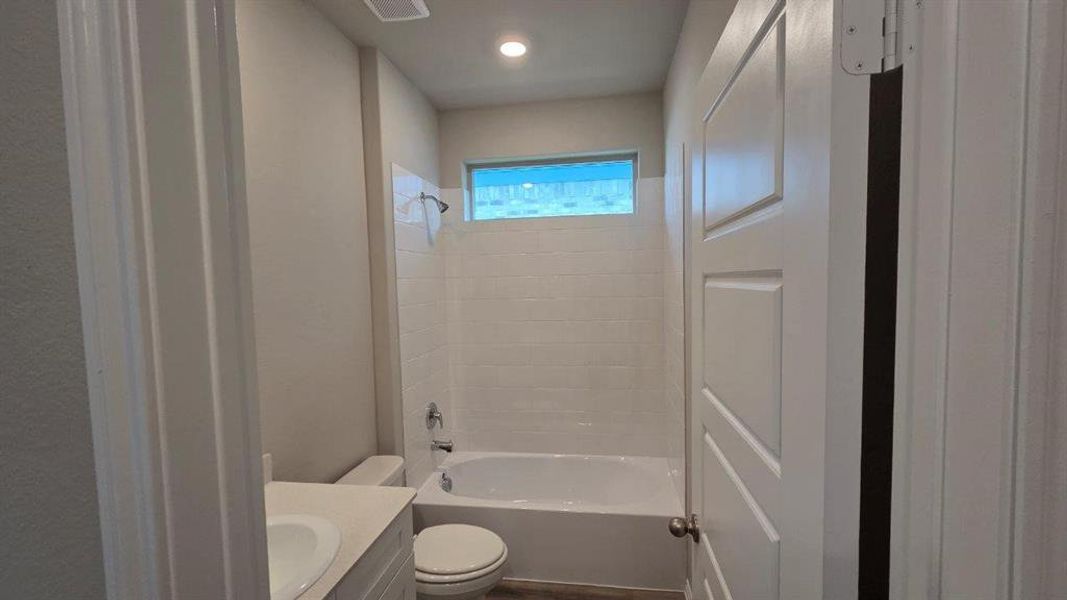 Furnished interior view inside a new home in Trails of Elizabeth Creek, Fort Worth (Image 9).