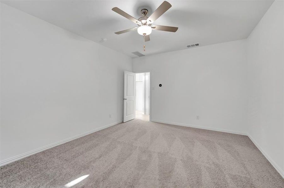 Spacious, unfurnished interior of a new home in Tarrytown, Crowley (Image 36).