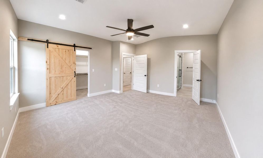 Spacious, unfurnished interior of a new home in , Freeport (Image 8).