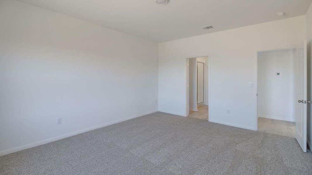 Spacious, unfurnished interior of a new home in Caldwell Crossing, Iowa Colony (Image 4).