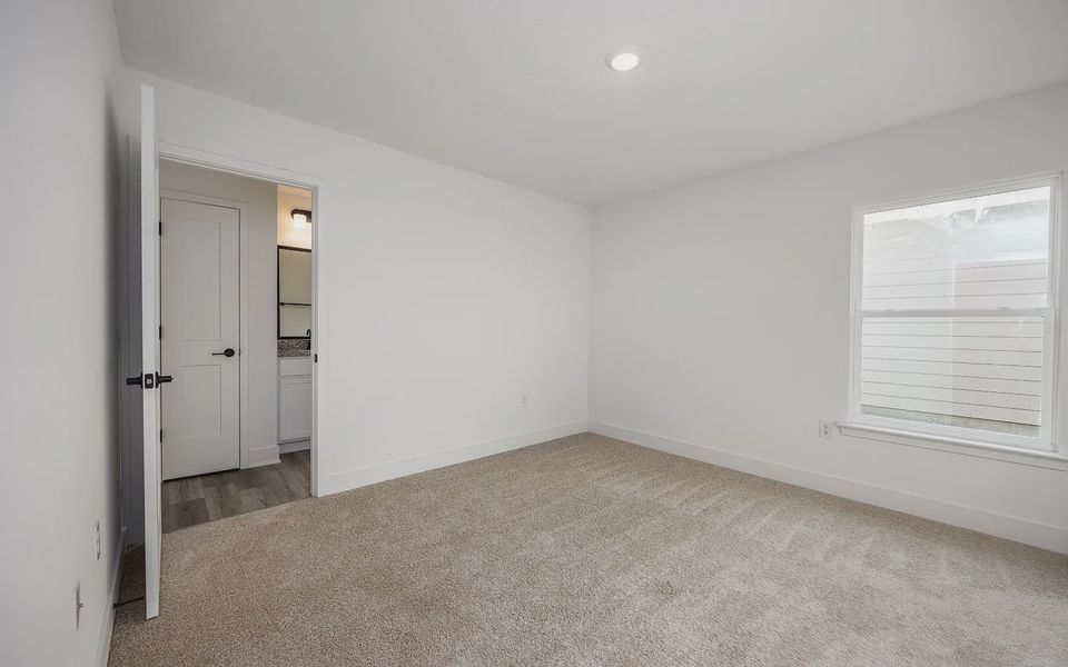Spacious, unfurnished interior of a new home in Kirkland Farms, Alachua (Image 19).