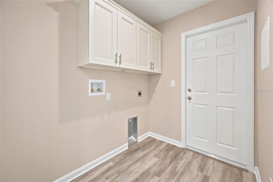 Spacious, unfurnished interior of a new home in , Citrus Springs (Image 21).