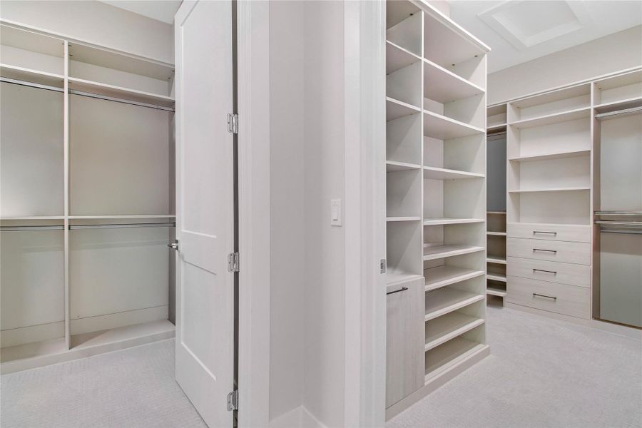 Walk-in Closet