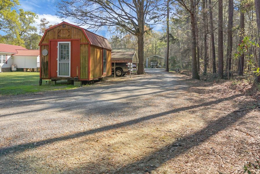 Image 98 of a home in .