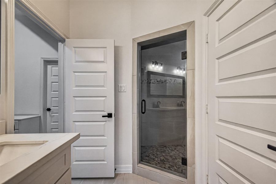 Furnished interior view inside a new home in , Anahuac (Image 18).