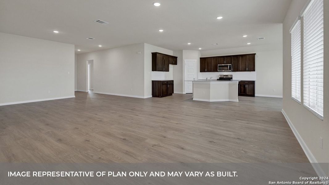 Spacious, unfurnished interior of a new home in Sonoma Oaks, Fredericksburg (Image 19).