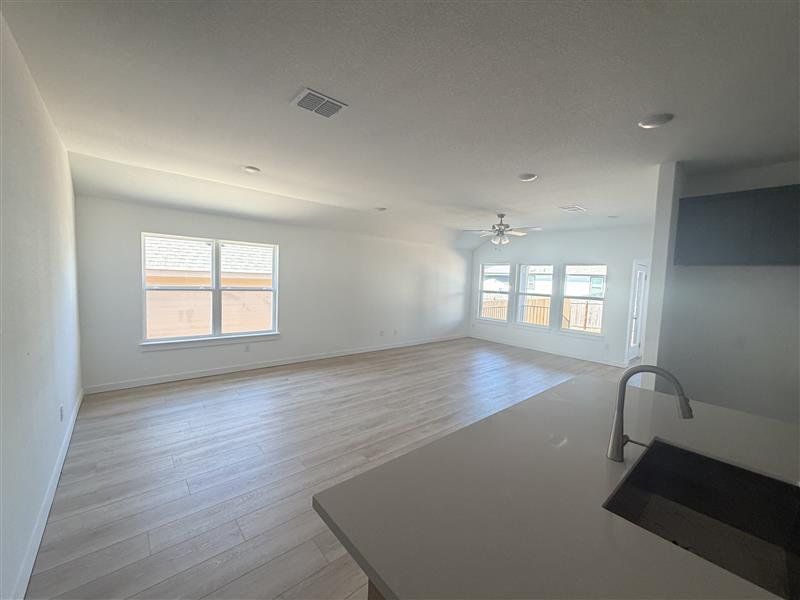 Spacious, unfurnished interior of a new home in Calumet, Jarrell (Image 8).