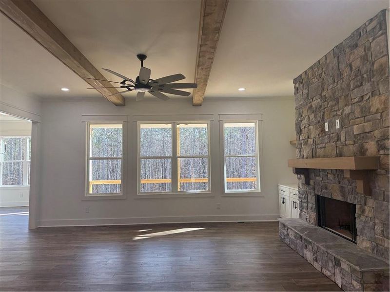 Spacious, unfurnished interior of a new home in , Waleska (Image 19).