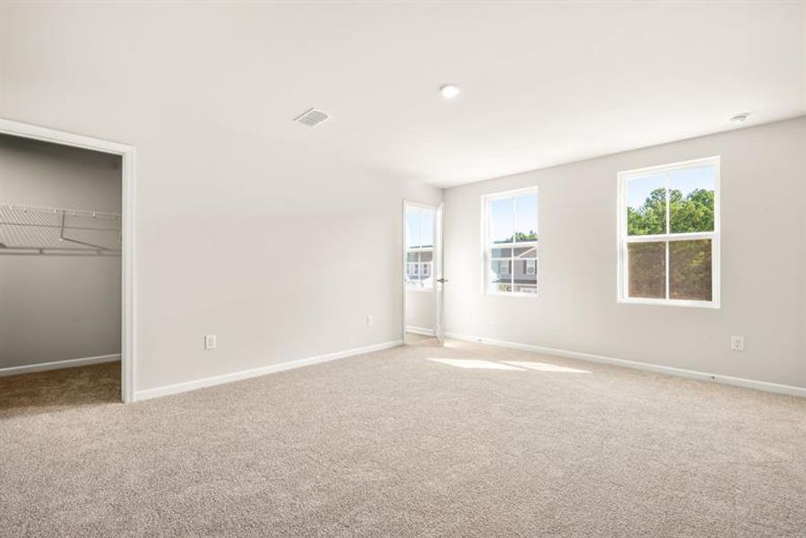 Spacious, unfurnished interior of a new home in Brookshire, Sanford (Image 15).