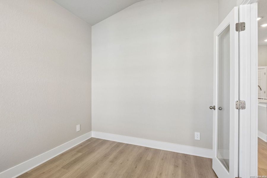 Spacious, unfurnished interior of a new home in Royal Crest, San Antonio (Image 21).