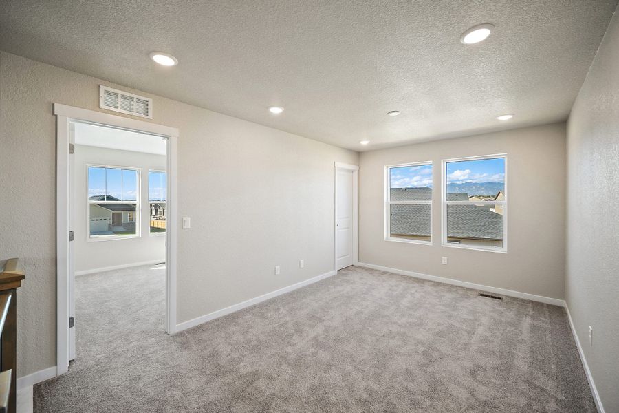 Spacious, unfurnished interior of a new home in The Glen-12, Colorado Springs (Image 32).