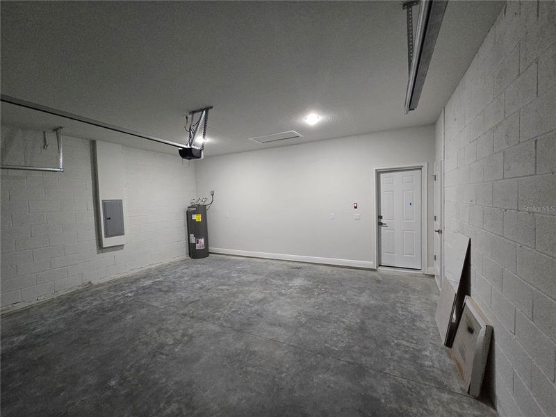 Spacious, unfurnished interior of a new home in , Ocala (Image 17).