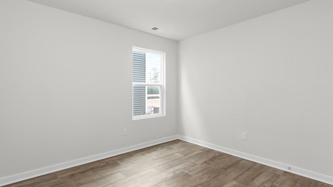 Spacious, unfurnished interior of a new home in Vineyard Trail, Jacksonville (Image 22).