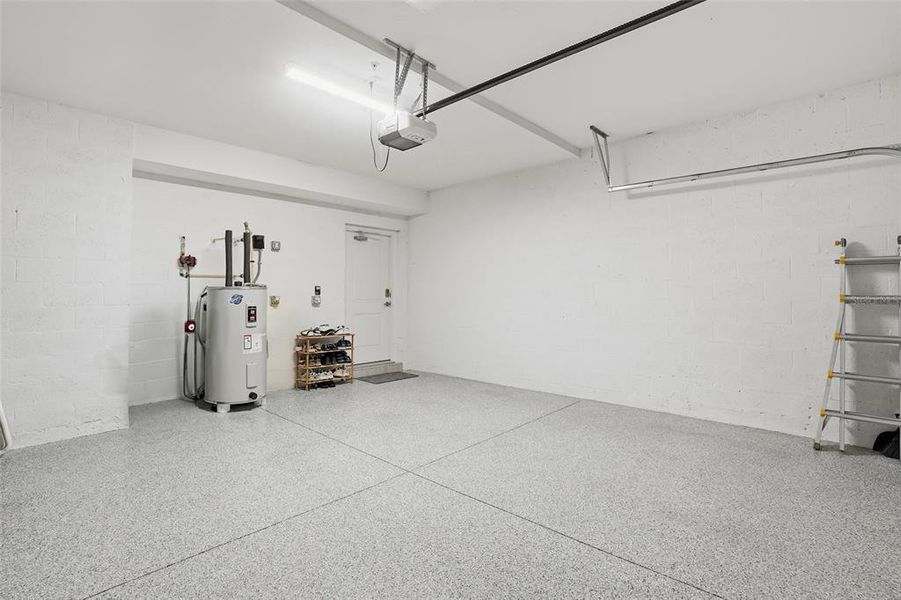 Spacious, unfurnished interior of a new home in , Punta Gorda (Image 22).