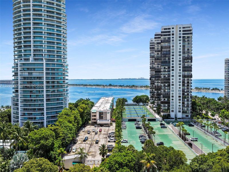 Condo located in Miami, FL showcasing its design and architecture (Image 37). Condo located in Miami, FL showcasing its design and architecture (Image 37).