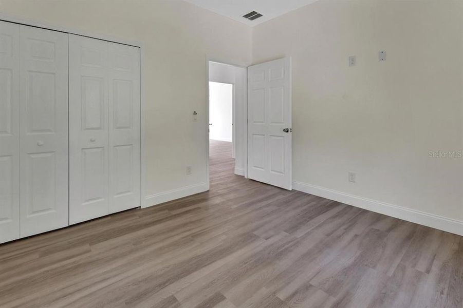 Spacious, unfurnished interior of a new home in , Daytona Beach (Image 12).