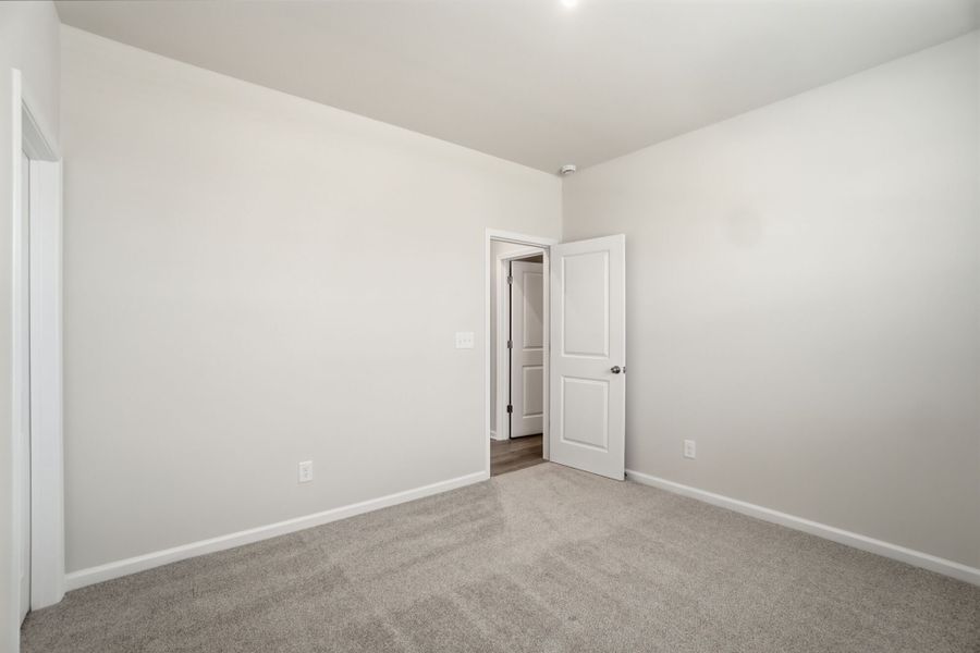 Spacious, unfurnished interior of a new home in Waxhaw Landing, Monroe (Image 23).