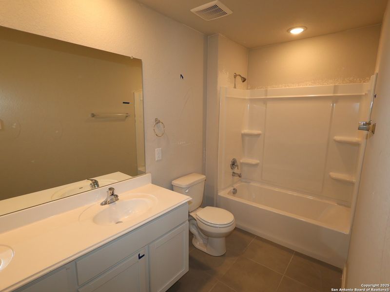 Furnished interior view inside a new home in Agave, San Antonio (Image 9).