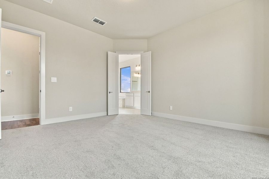 Spacious, unfurnished interior of a new home in Haby Hill 60s, San Antonio (Image 21).