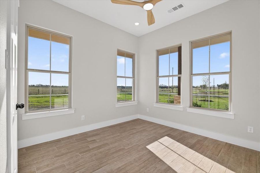 Spacious, unfurnished interior of a new home in , Celeste (Image 23).