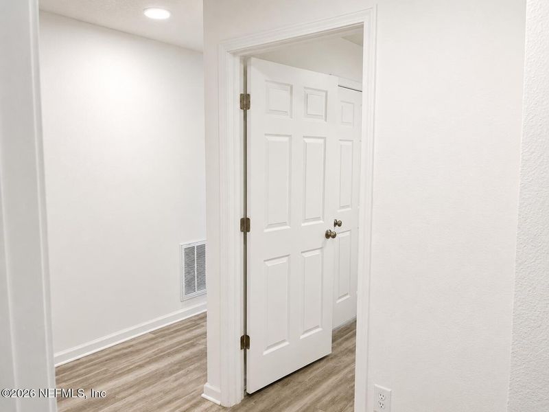 Spacious, unfurnished interior of a new home in , Jacksonville (Image 10).
