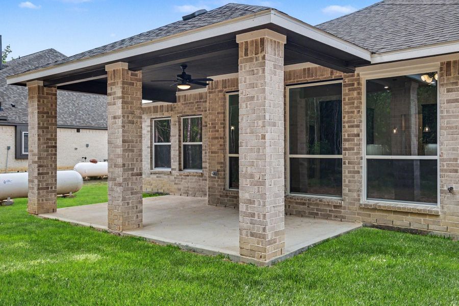 Exterior details and patio area of a home in Encino Estates, Dayton (Image 23).