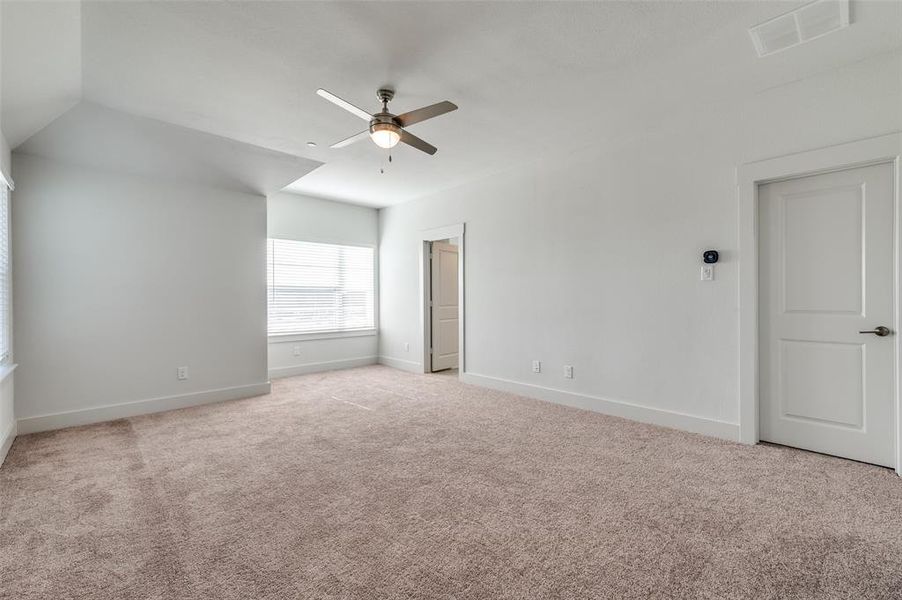 Spacious, unfurnished interior of a new home in Mosaic, Prosper (Image 24).