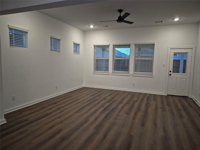 Spacious, unfurnished interior of a new home in Foxtail Palms, Manvel (Image 17). Spacious, unfurnished interior of a new home in Foxtail Palms, Manvel (Image 17).