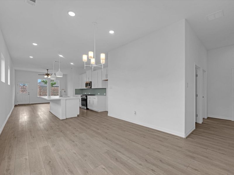 Spacious, unfurnished interior of a new home in Emory Glen, Magnolia (Image 21). Spacious, unfurnished interior of a new home in Emory Glen, Magnolia (Image 21).
