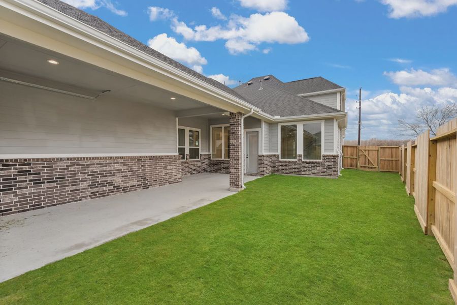 Representative exterior details of a home built from the Sorenstam by Chesmar Homes in Riceland Alley Loads, Mont Belvieu (Image 41).