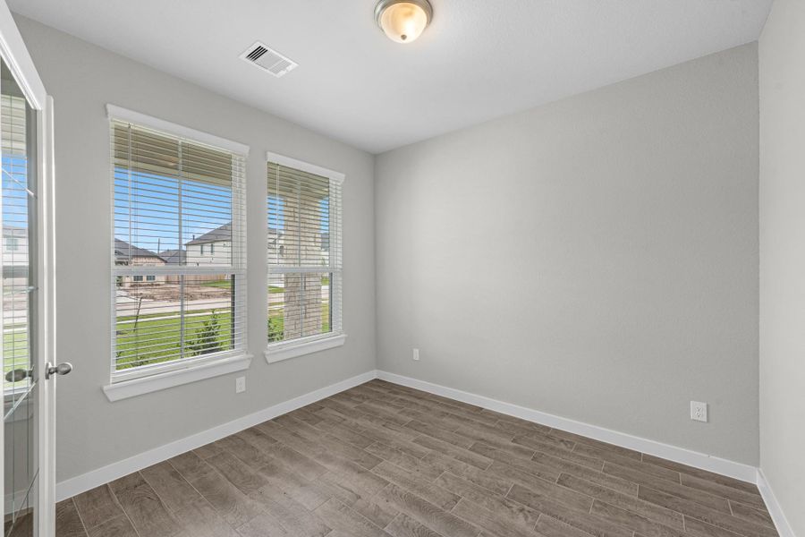 Spacious, unfurnished interior of a new home in Briarwood Crossing, Rosenberg (Image 26).