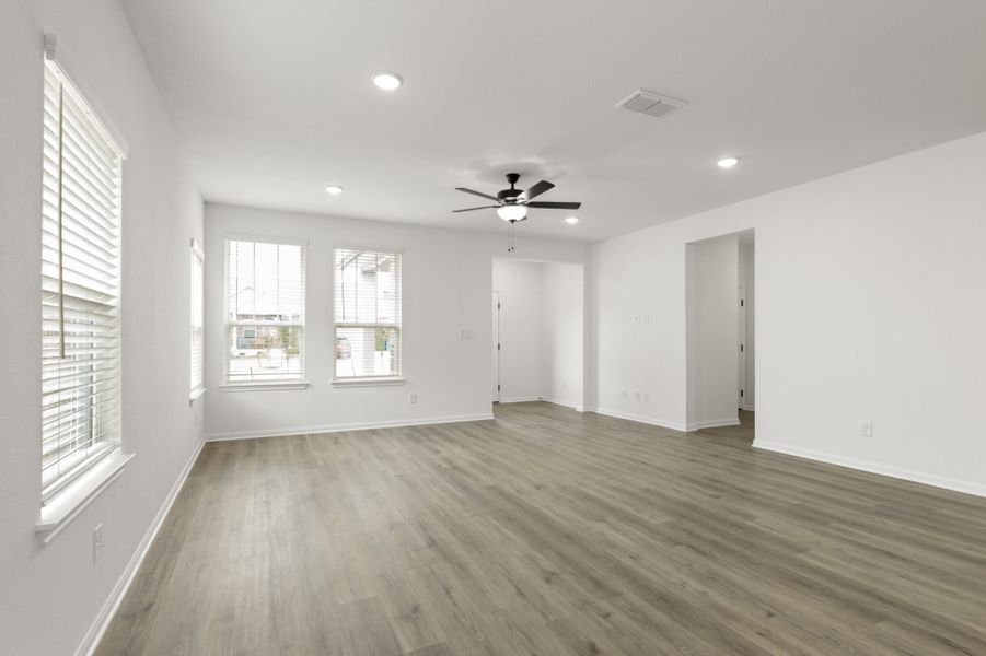 Spacious, unfurnished interior of a new home in Village at Three Oaks, Seguin (Image 18). Spacious, unfurnished interior of a new home in Village at Three Oaks, Seguin (Image 18).